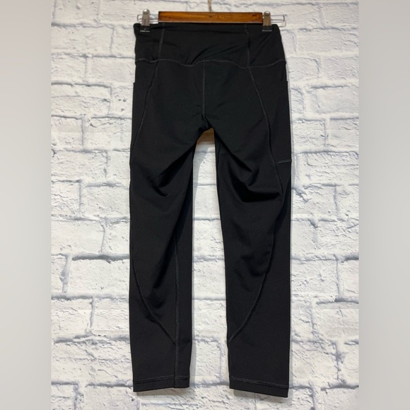 Victoria’s Secret black knockout capri workout yoga leggings. - Picture 3 of 5